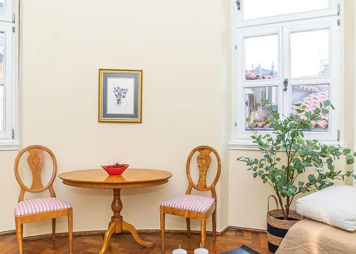 Within Ancient Walls Apartment *